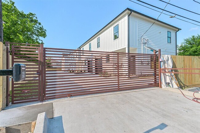 Building Photo - 4721 Mallow St
