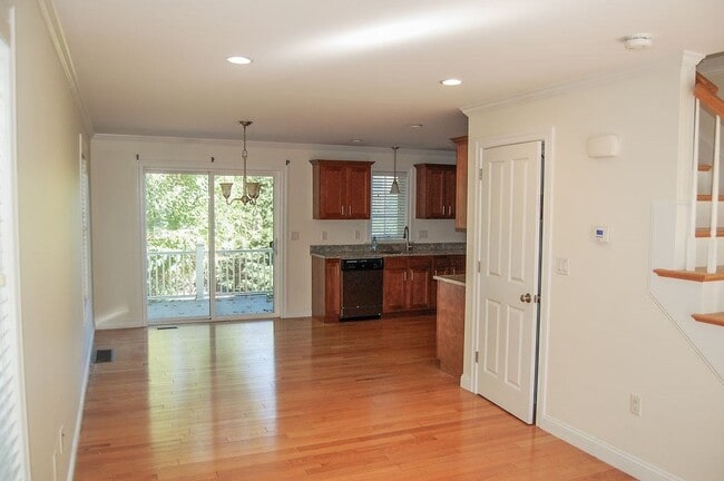 Building Photo - 10 Manahan St