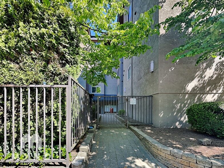 Building Photo - 14300 32nd Ave NE