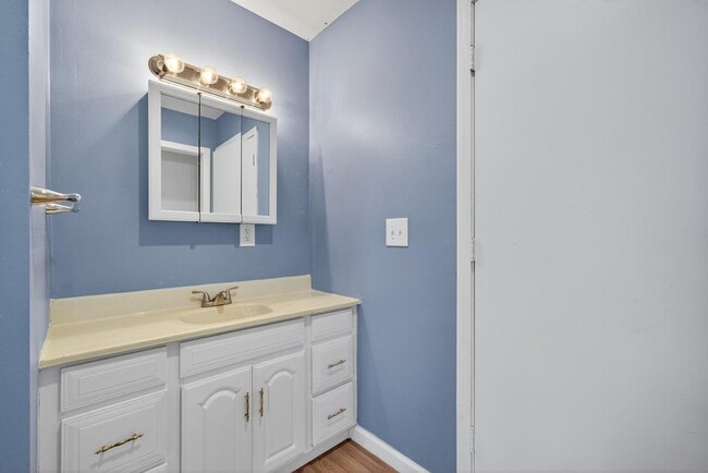 Building Photo - 531 NY-211