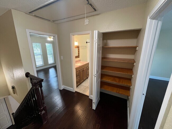 Building Photo - 6416 Bankside Dr