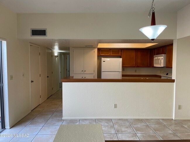 Building Photo - 716 N Hayden Dr