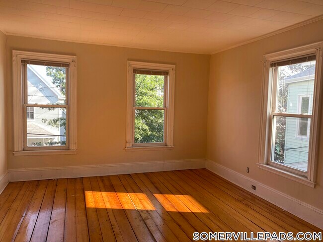 Building Photo - 11 Clarendon Ave