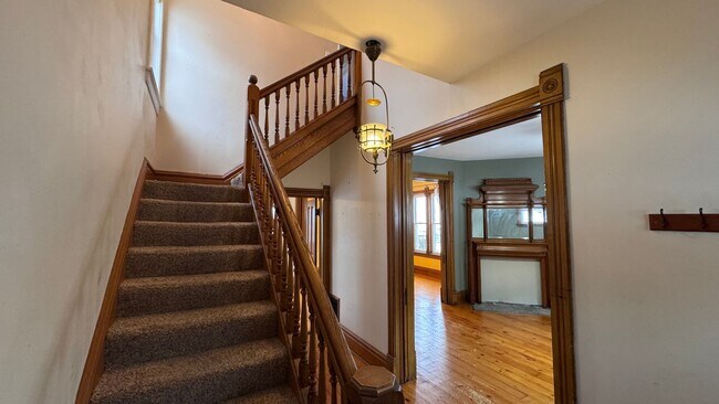 Building Photo - 1712 W 3rd St