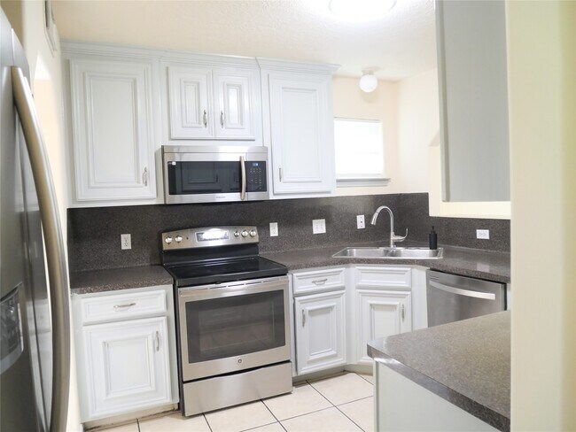 Building Photo - 6603 Schambray St