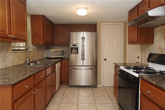 Building Photo - 6525 Hart Ln