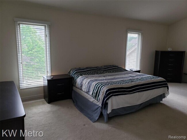 Building Photo - 1227 Letica Dr