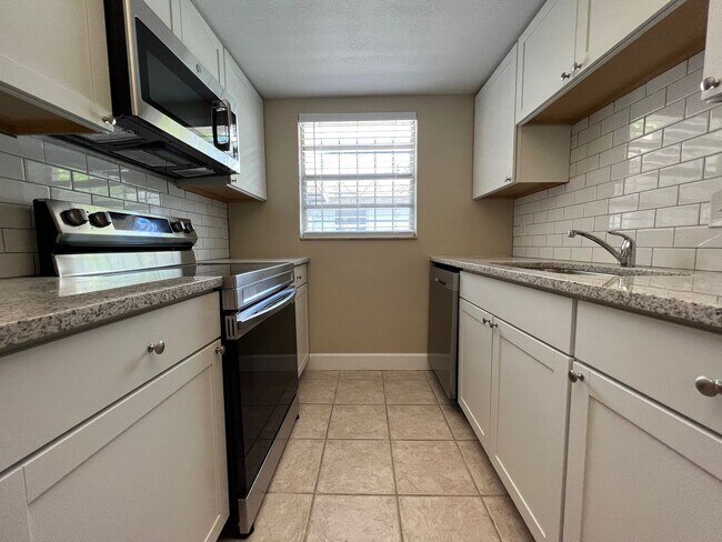 Building Photo - Newly Renovated 3/2 Home ~ Brand New Kitchen ~ Updated Bathrooms ~ Fenced Yard!