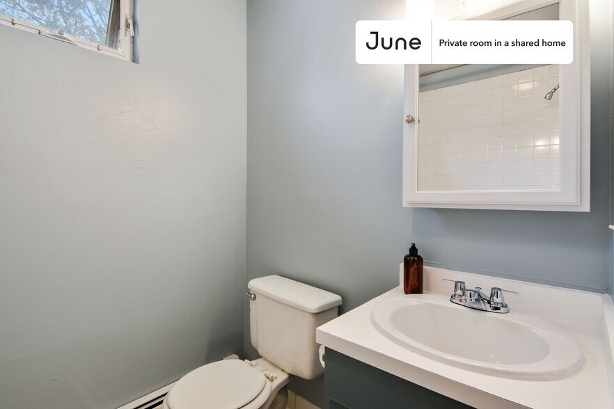 Building Photo - Room in Shared 4 bed/2 bath home