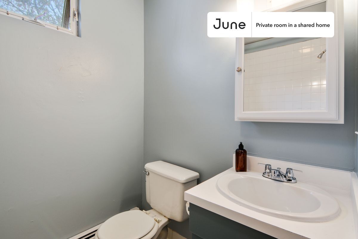 Building Photo - Room in Shared 4 bed/2 bath home