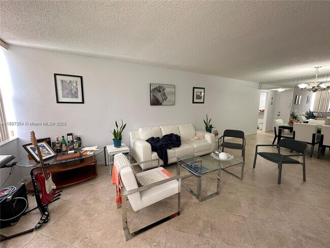 Building Photo - 1300 NE Miami Gardens Dr