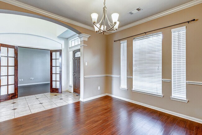 Building Photo - Discover the epitome of suburban living in this exquisite home, nestled on a peaceful cul-de-sac ...