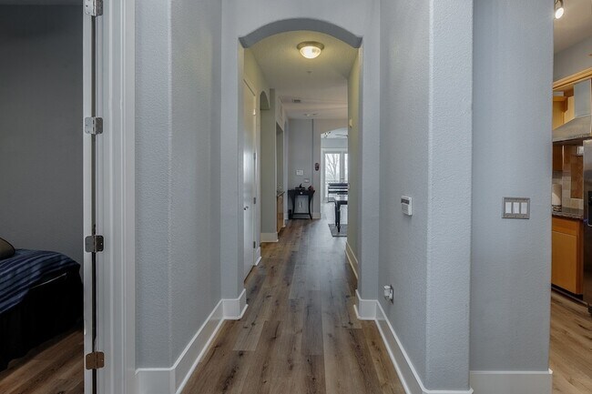 Building Photo - 2600 Hillsboro Pike