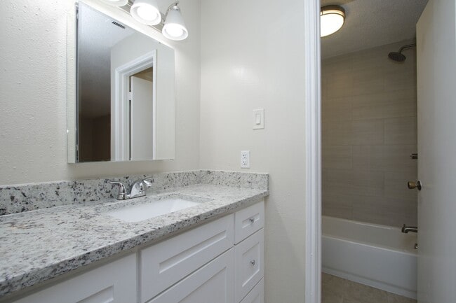Building Photo - 2207 Whiteback Dr