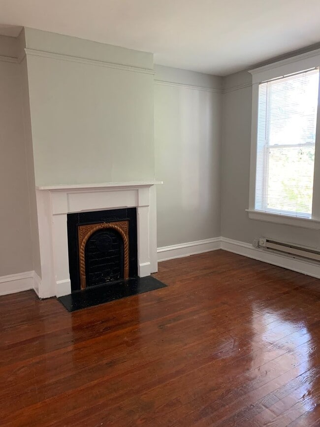 Building Photo - 2210 Parkwood Ave