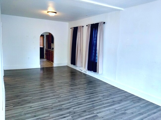 Building Photo - 1029 S 17th St