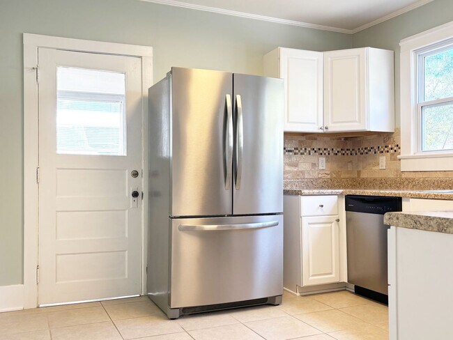 Building Photo - Alcoa 37701 - 3 bedroom 2 bath - call Jere...