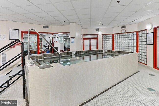 Building Photo - 2151 Jamieson Ave