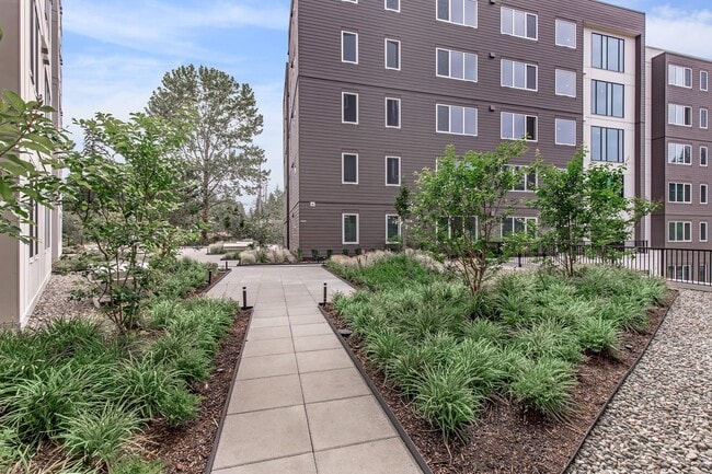 Building Photo - 192 Shoreline