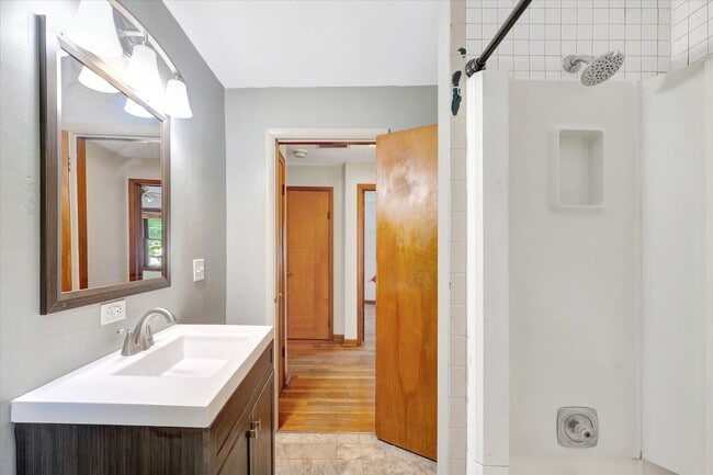 Building Photo - 2 BED / 1 BATH HOUSE IN CENTRAL CHAMPAIGN ...