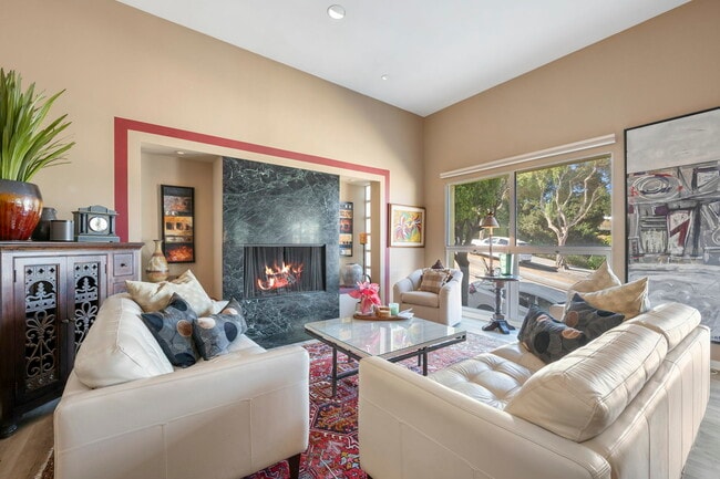 Building Photo - 2552 Hyde St