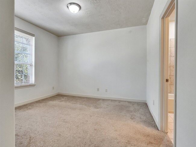 Building Photo - 28003 Iberville Glen Dr