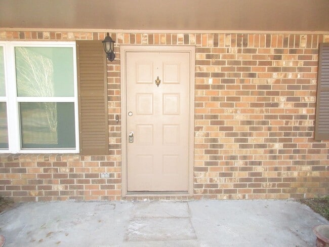 Building Photo - Cute 3 Bedroom in Pace