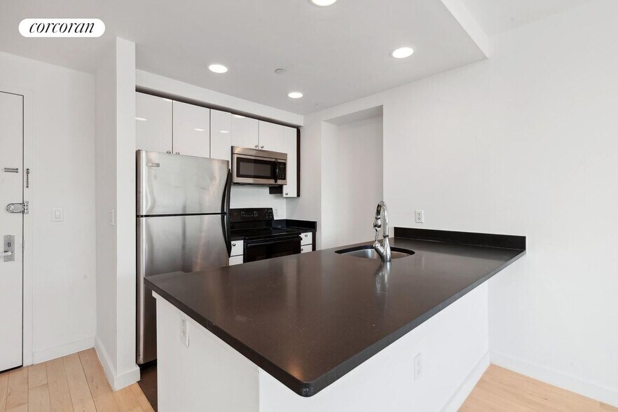 Building Photo - 1595 Lexington Ave