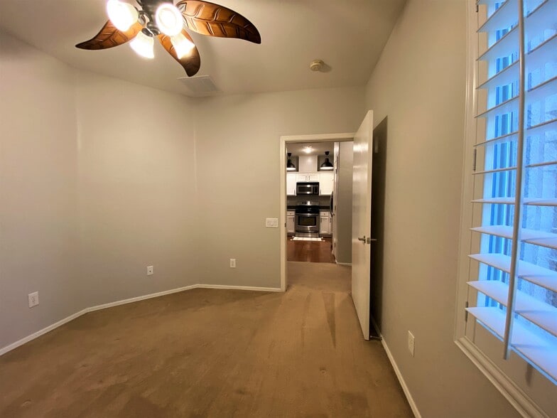Building Photo - 4685 Apulia Dr