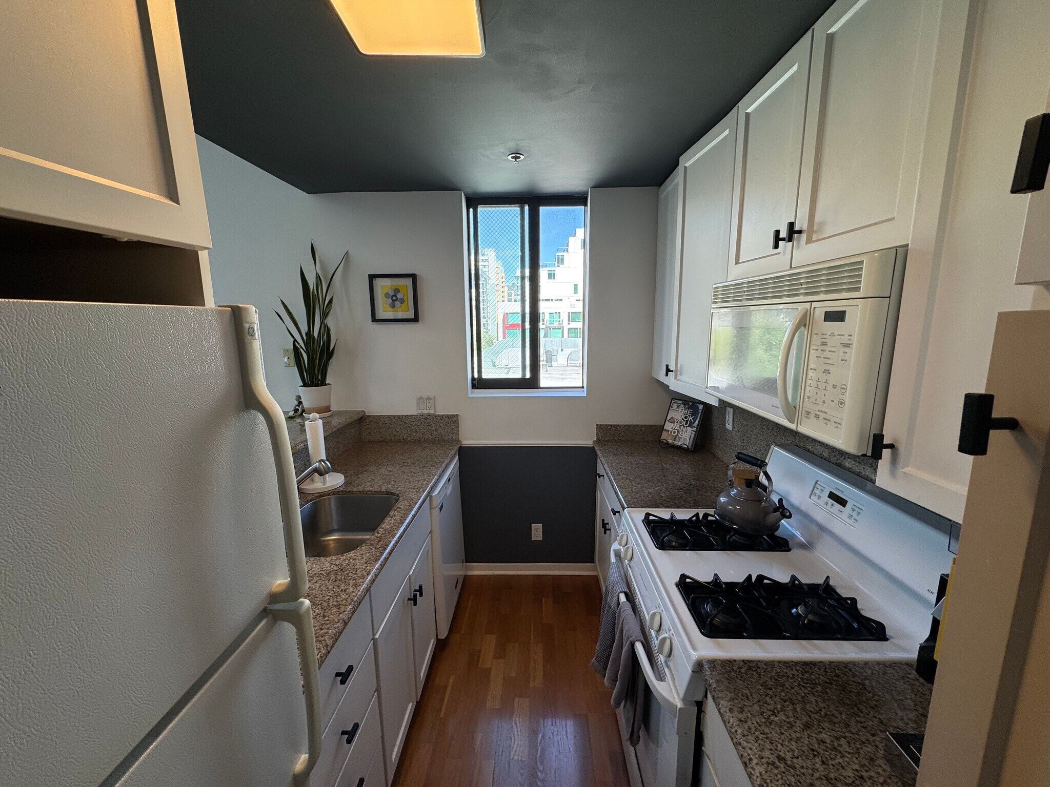 Building Photo - 469 Clementina St