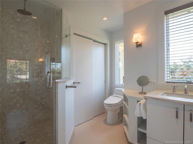 Building Photo - 10 Bluewater Hill S