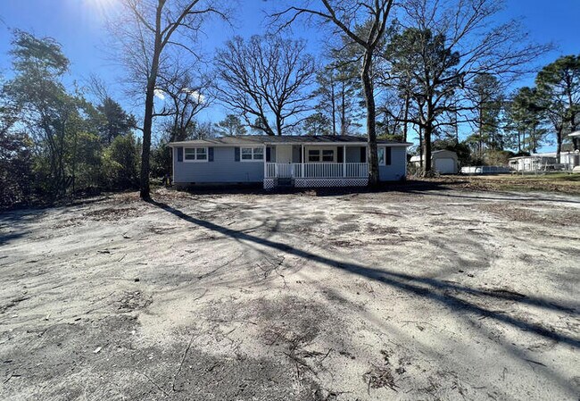 Building Photo - 723 Wren Rd