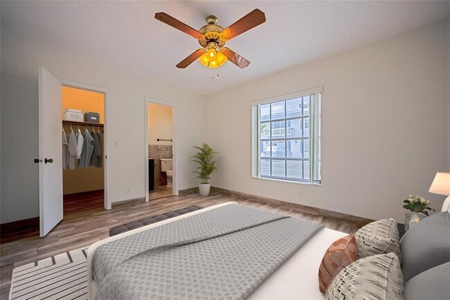 Building Photo - 2161 NE 68th St