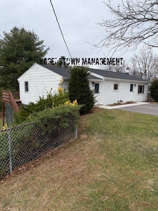 Building Photo - JUST REDUCED - MUST SEE - Single Level Living