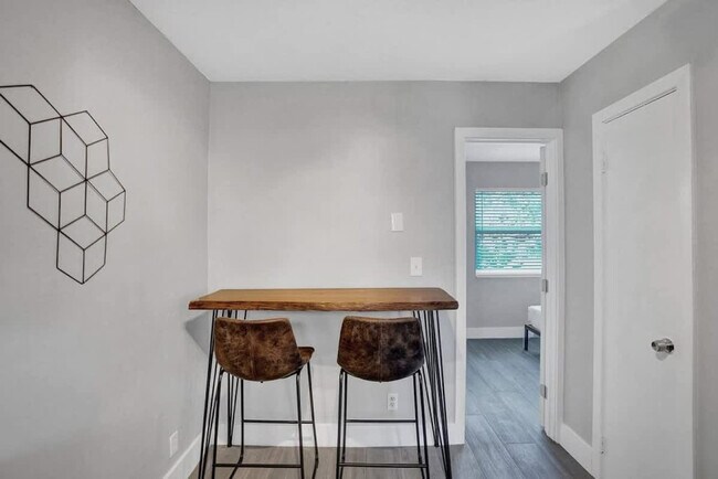 Building Photo - 50 Davie Blvd