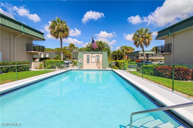 Building Photo - 600 Valley Stream Dr