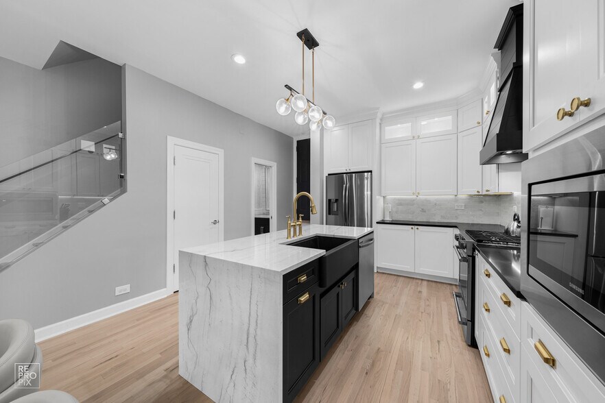 Building Photo - 355 W Superior St