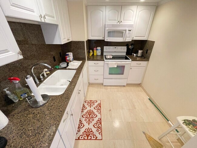 Building Photo - 5600 N Flagler Dr