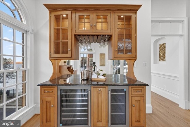 Building Photo - 700 Kahn Pl