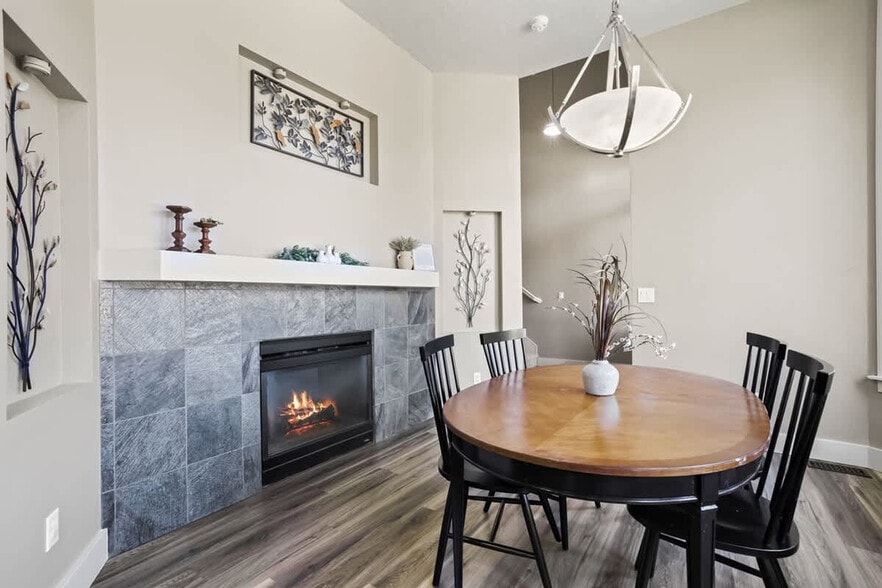 Building Photo - 5327 N Red Hills Pl