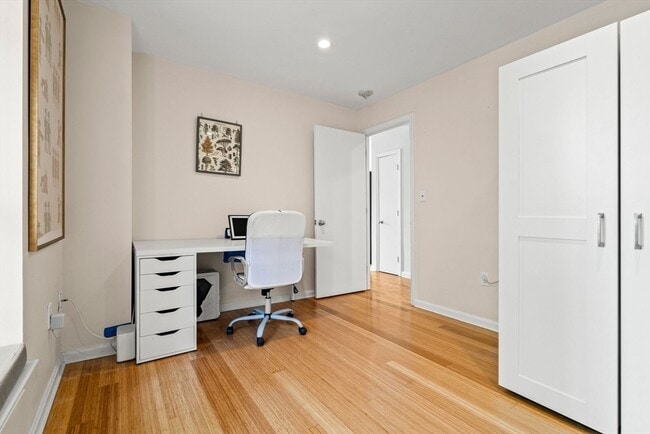 Building Photo - 2 Clarendon St