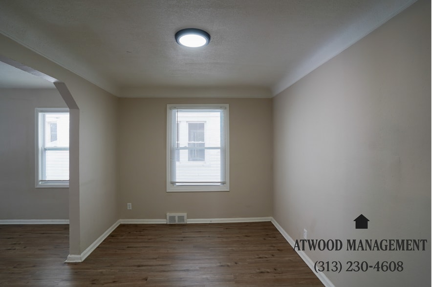 Building Photo - This beautifully updated 3-bedroom, 1-bath single-family home is ready for move-in!