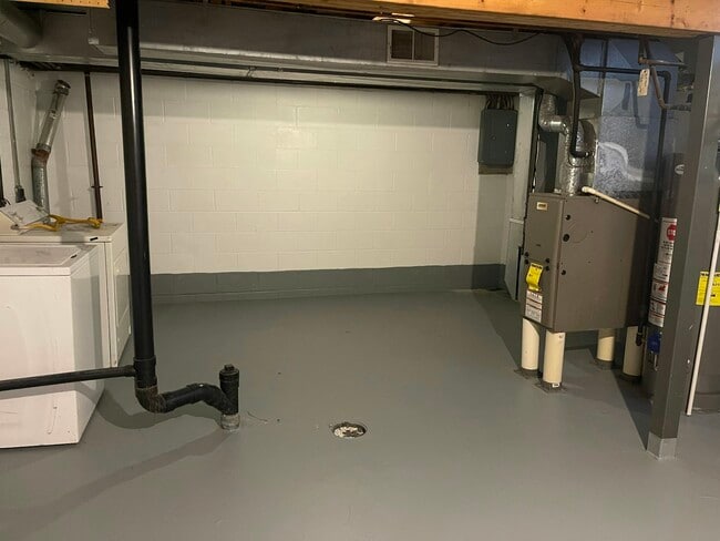 Building Photo - 4161 W Ridge Rd