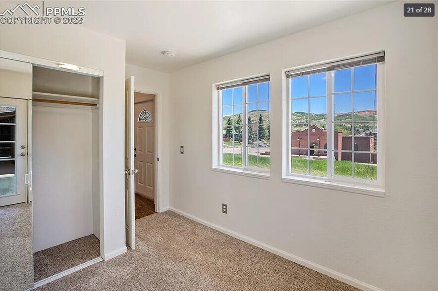 Building Photo - 206 W Carr Ave