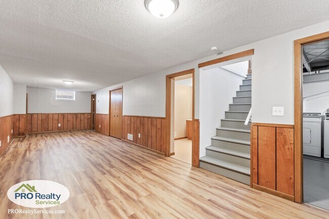 Building Photo - 3 Bedroom Home in St. Louis Park