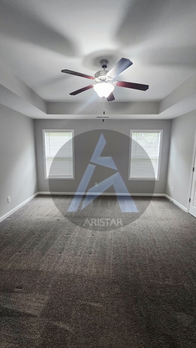 Building Photo - 208 Persian Ivy Way