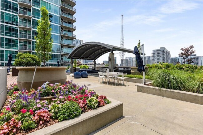 Building Photo - 943 Peachtree St NE