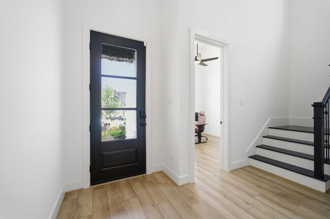Building Photo - 8115 Fenway Hts Dr
