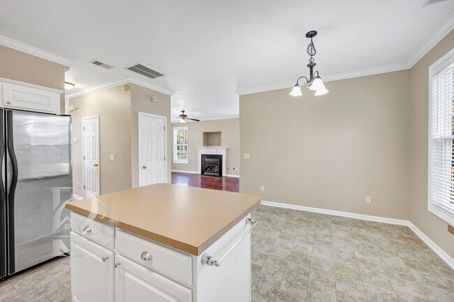 Building Photo - CHARMING HOME IN IRMO'S ASHFORD NEIGHBORHOOD