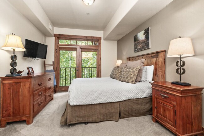 Building Photo - 2905 Mountaineer Cir